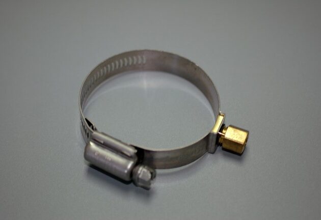 Clamp-On Fitting with 3/16" Compression Fitting